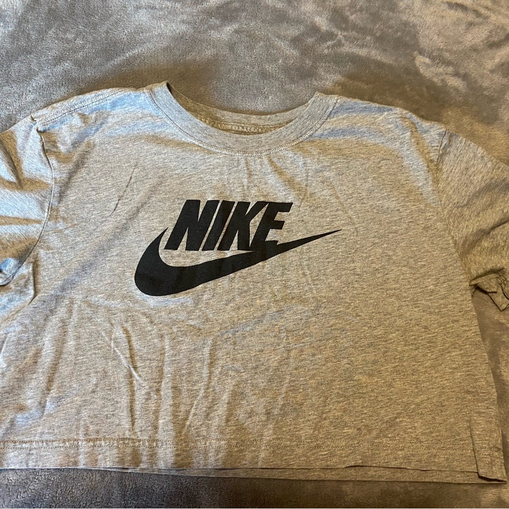 Nike Gray and Black Short Sleeve Tees Athletic Style